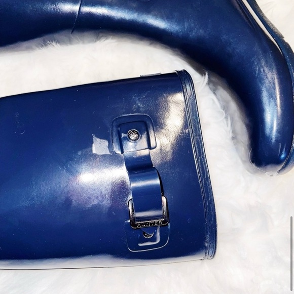 Hunter
TALL NAVY GLOSS BOOTS SIZE 8 - Picture 12 of 12